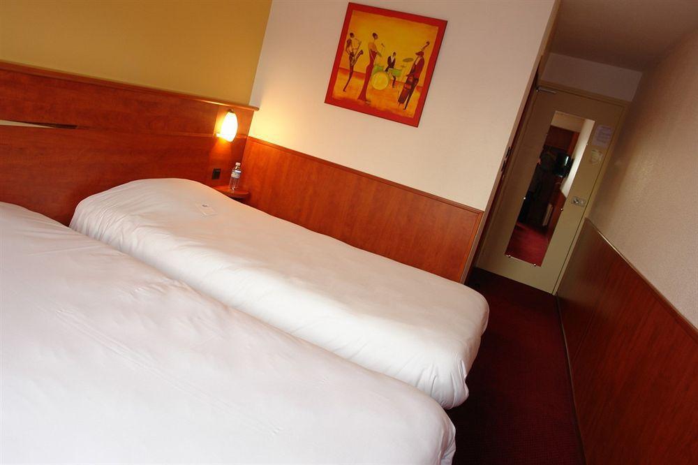 Brit Hotel Rennes Cesson Exterior photo