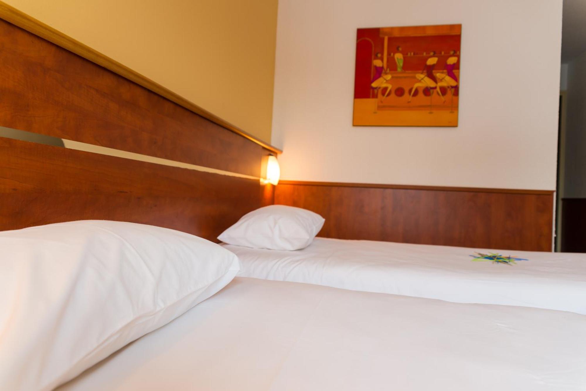 Brit Hotel Rennes Cesson Exterior photo